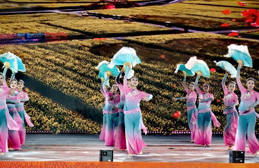 高安子君广场舞曲_高安的歌广场舞_高安市第四届广场舞大赛