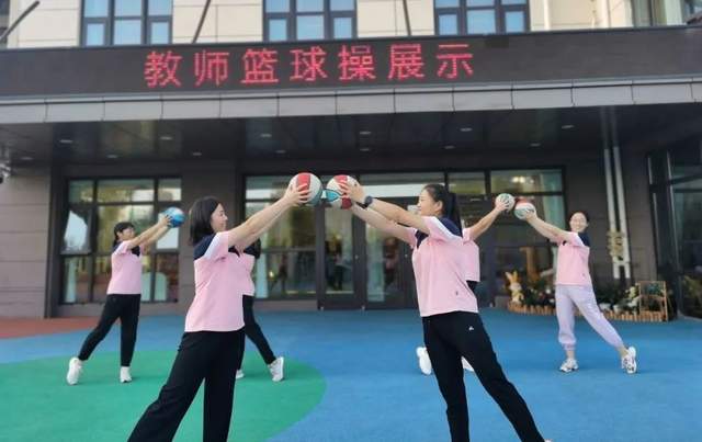 幼儿园的运动操_幼儿园运动操_幼儿园运动操教学视频