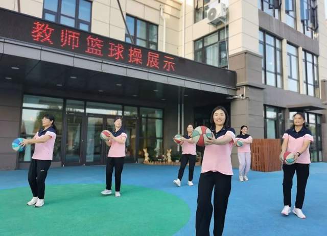 幼儿园的运动操_幼儿园运动操教学视频_幼儿园运动操