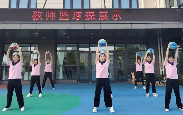 幼儿园的运动操_幼儿园运动操教学视频_幼儿园运动操